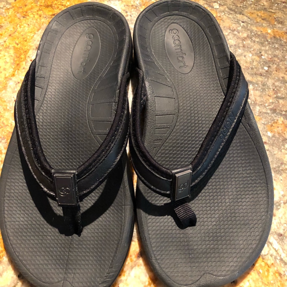 Gravity defyer sandals